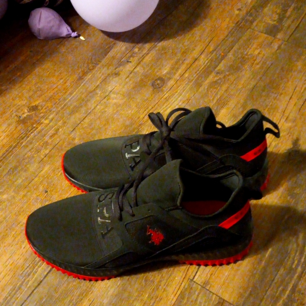 Shoes - Picture 2 of 4